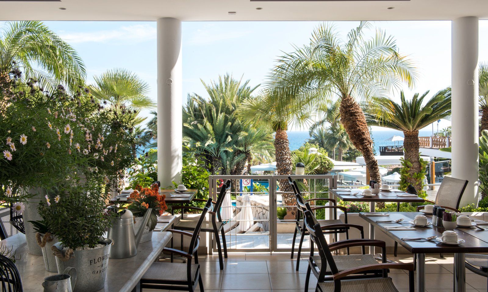 Mediterranean Beach Hotel Agios Tychonas Restaurant photo
